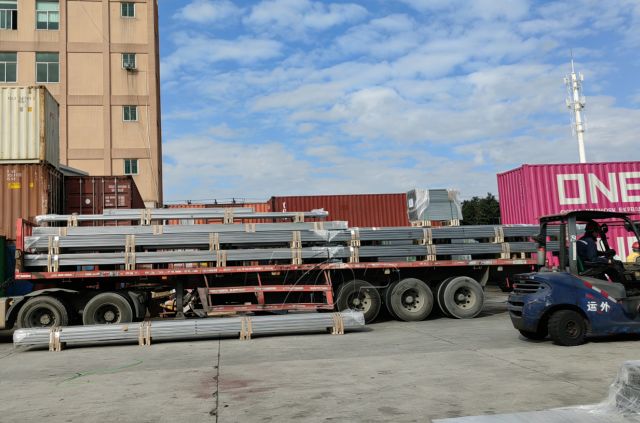 Topfencesolar-forsendelsesopdatering: ZAM ståljordmonteringsstrukturer sendt til Korea fra Xiamen Factory